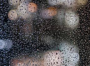 artificial-lights-reflected-in-raindrops