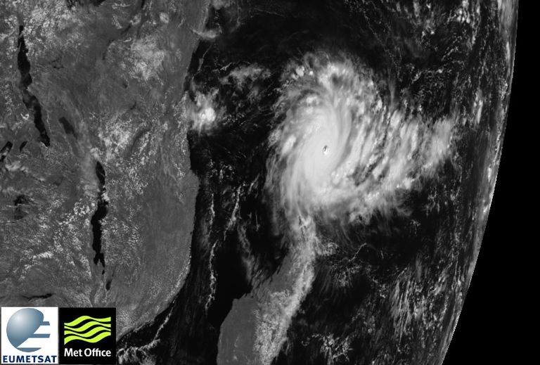 cyclone_fantala_april_2016