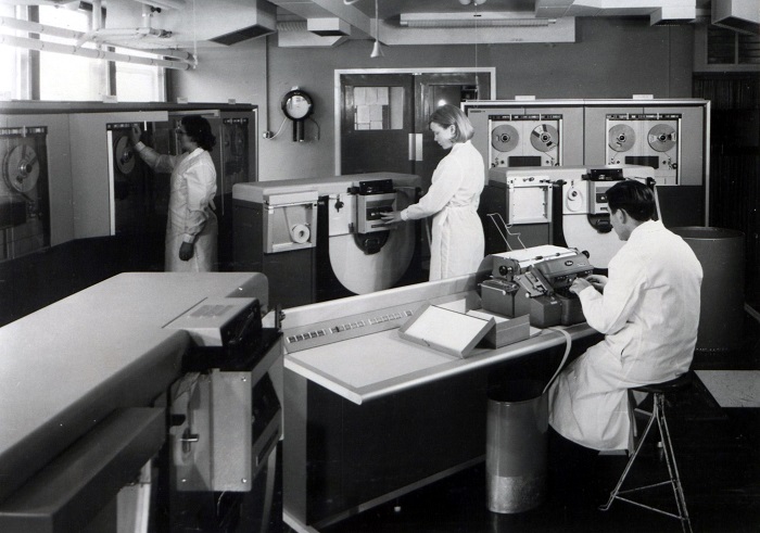 english_electric_kdf9_lyons_electronic_office_computer_installation_bracknell_1966