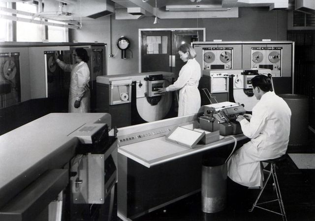 english_electric_kdf9_lyons_electronic_office_computer_installation_bracknell_1966