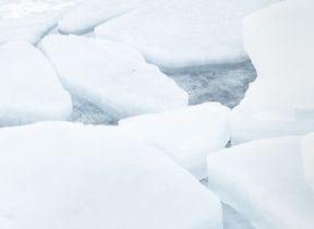 icebergs-photo-juha-lakaniemi