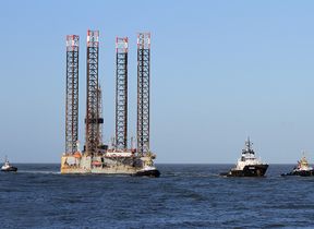 oil-platform-towed-into-port-by-tug-boats