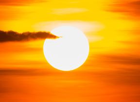 red-sun-in-the-sky.-photo-cristian-lozan