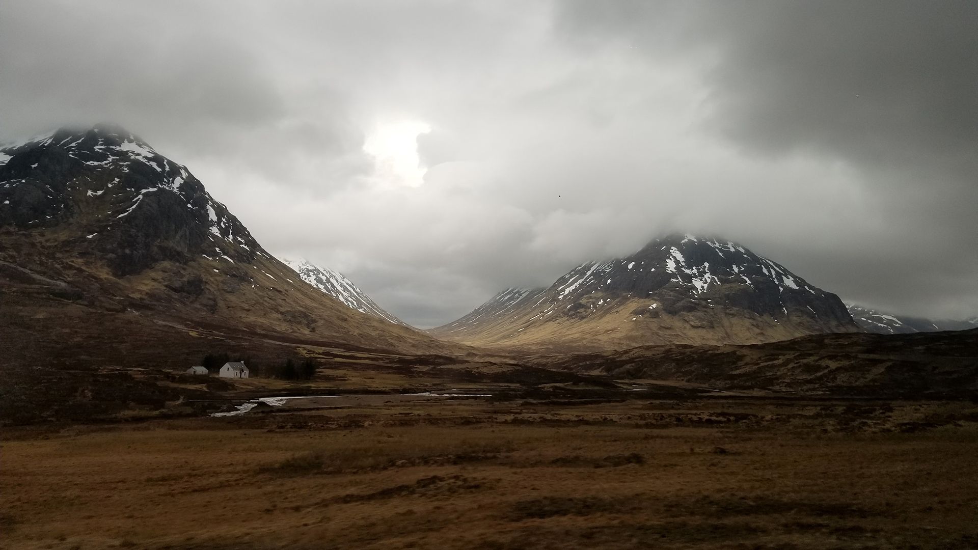 scotland-in-winter-glencoe-gloomy-low-cloud-touching-hills